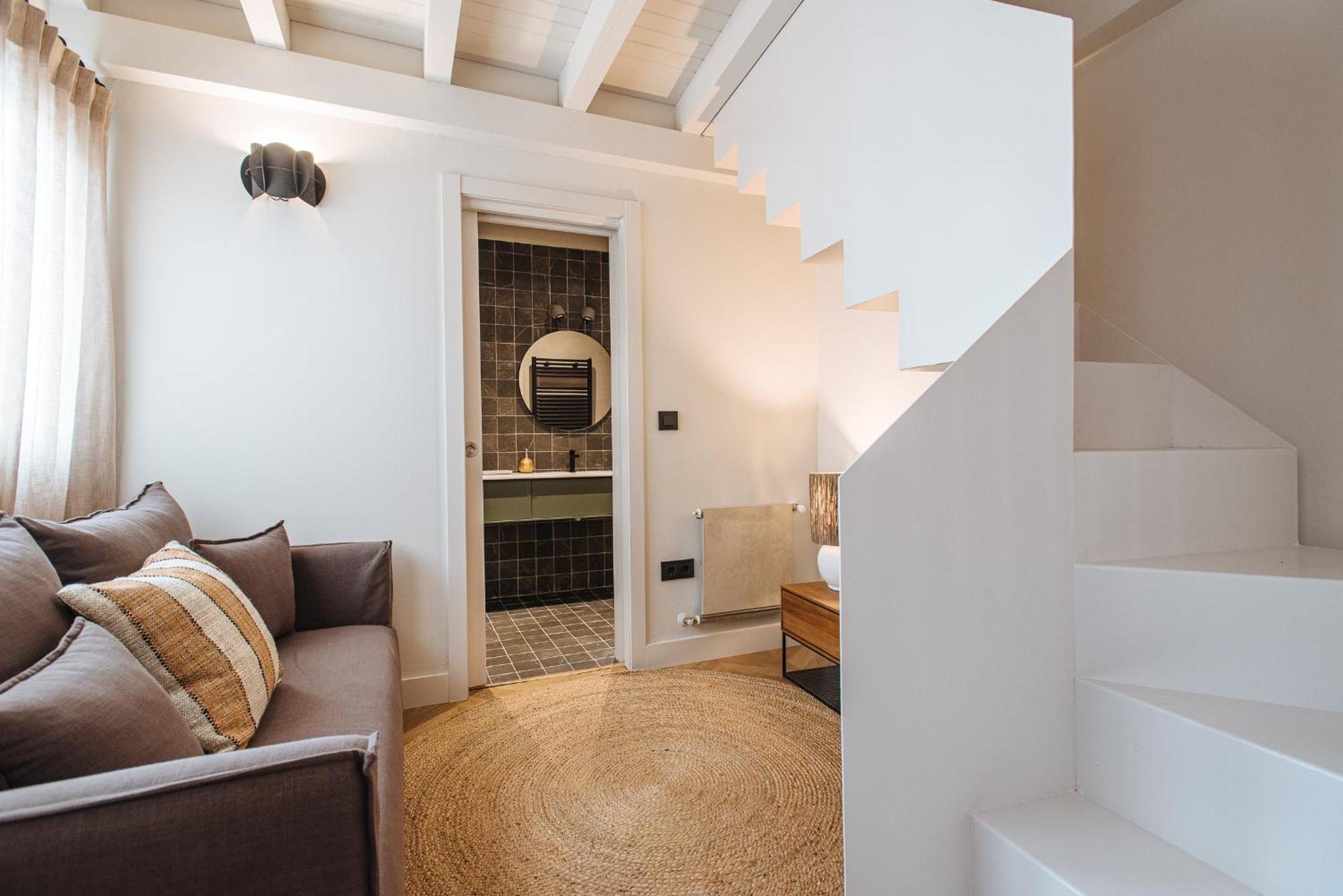 Relator * Seville